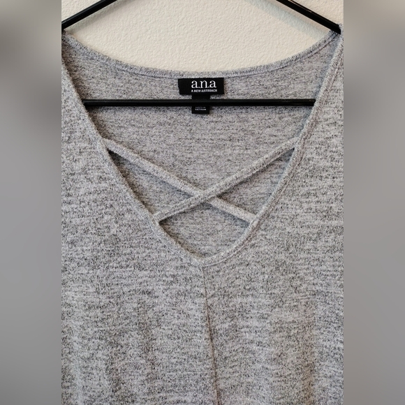 a.n.a. A New Approach Heather Gray Crisscross Top- Small - Picture 2 of 8
